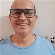 Tenho experiência na área de português e literatura em escolas públicas